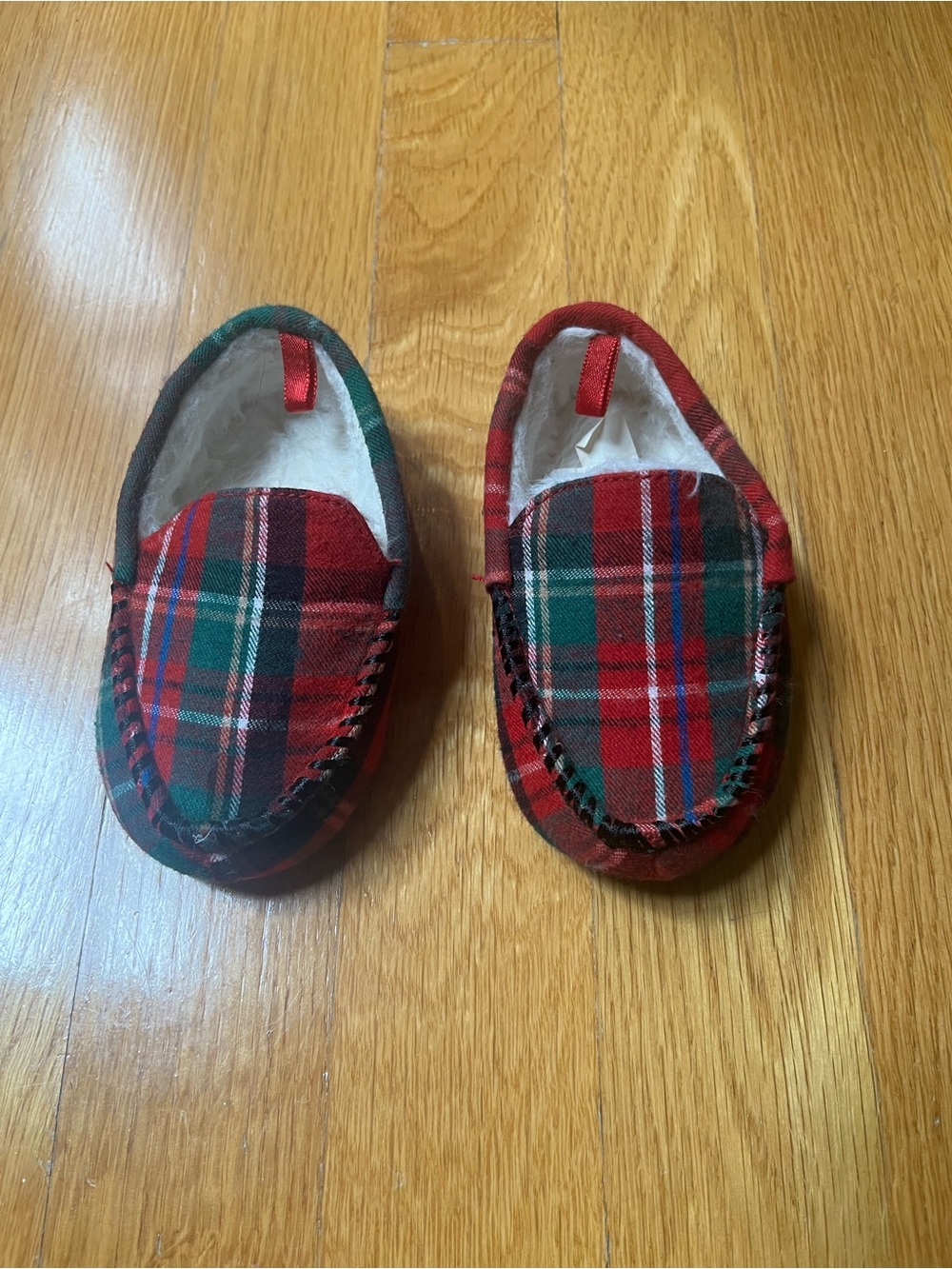 Toddlers Plaid Moccasin Slippers in Red & Green Size 5-6